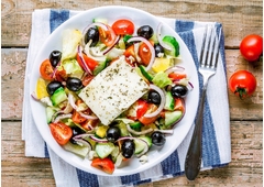 Греческий салат с трюфельной заправкой